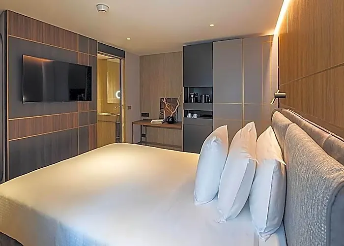 Anglo Americano 4*